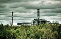 Budowa Arki - stalowej konstrukcji osłaniającej reaktor nr 4 w elektrowni jądrowej w Czarnobylu