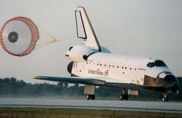 Prom kosmiczny Endeavour podczas lądowania
