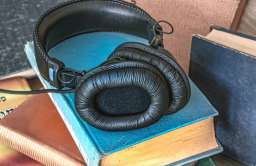 Audiobooki i e-booki popularnonaukowe – przegląd bestsellerów