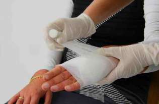 Bandażowanie dłoni - pierwsza pomoc