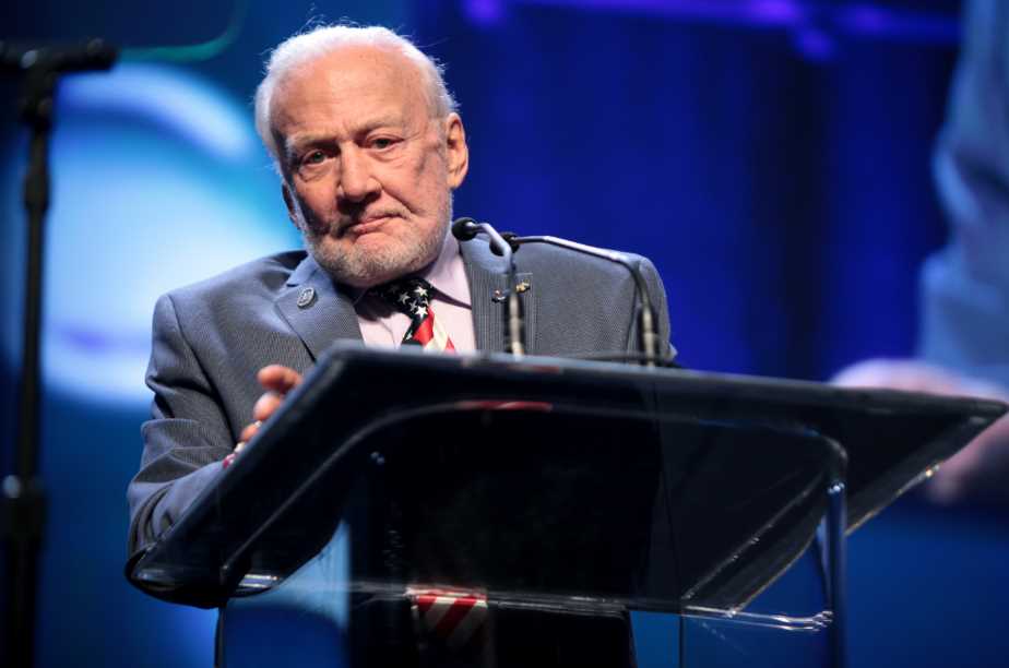 Buzz Aldrin podczas przemówienia
