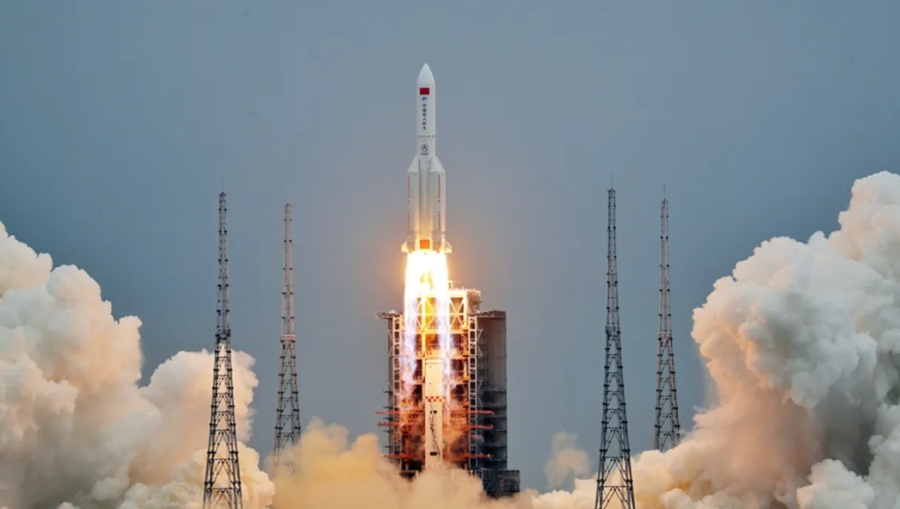 Chińska rakieta Długi Marsz 5B spadła na Ziemię