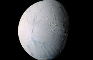 Kluczowy element dla rozwoju życia odkryty w oceanie Enceladusa