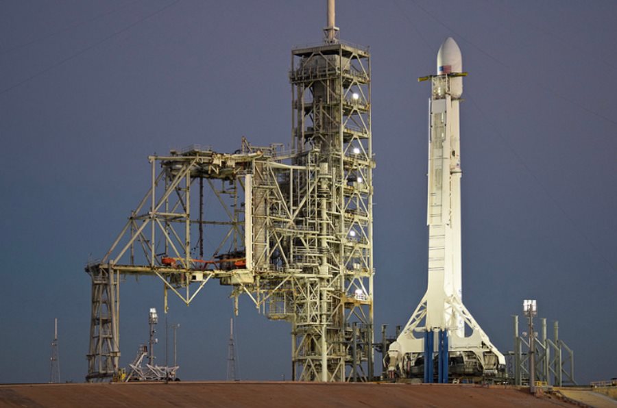 Rakieta Falcon 9 przed startem