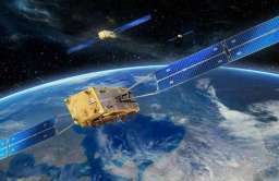 Satelita nawigacyjny europejskiego systemu Galileo nad Ziemią