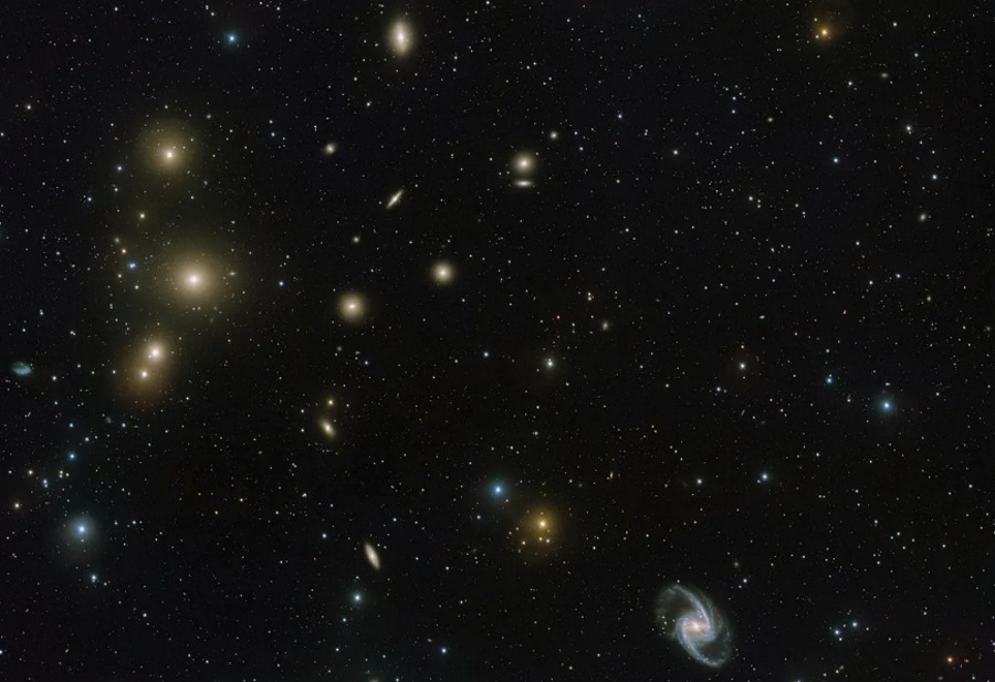 Brak halo ciemnej materii w galaktykach karłowatych wyzwaniem dla obecnych koncepcji