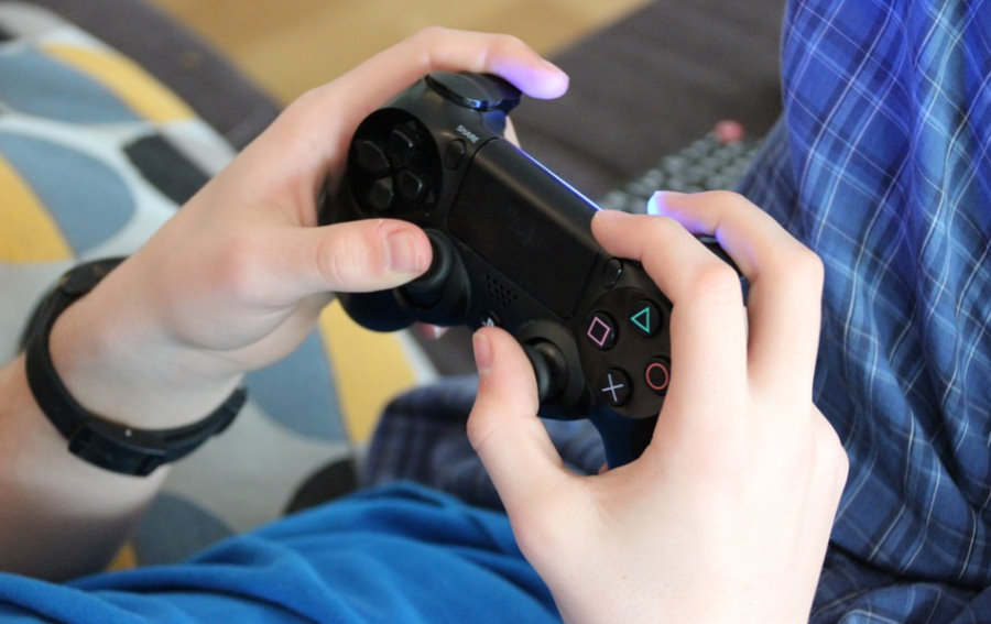 Badania wskazują, że granie w brutalne gry wideo w dzieciństwie nie zwiększa agresji w późniejszym życiu