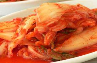 Tradycyjne danie kuchni koreańskiej Kimchi. Jego składniki to głównie fermentowane lub kiszone warzywa