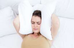 Jak łagodzić dyskomfort i poprawić postawę podczas snu?