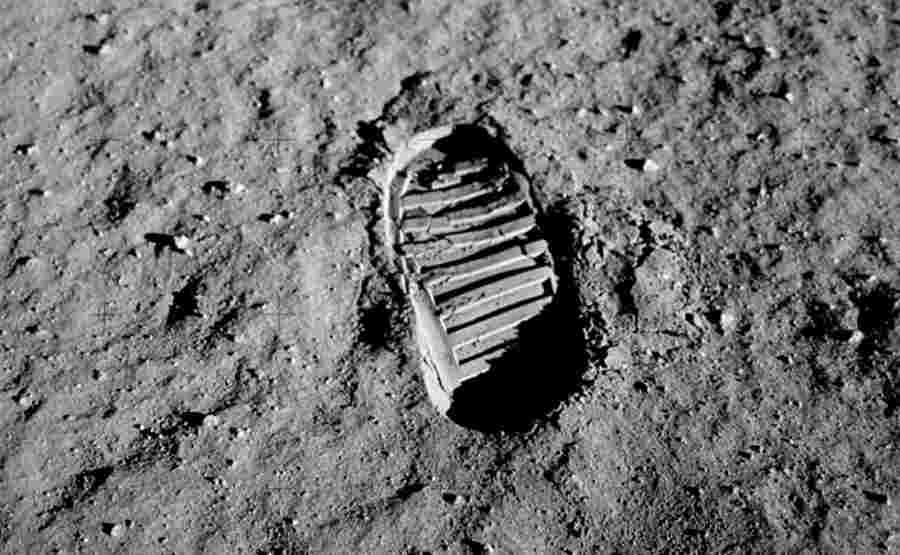 Odcisk buta Buzza Aldrina na Księżycu