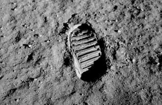Odcisk buta Buzza Aldrina na Księżycu