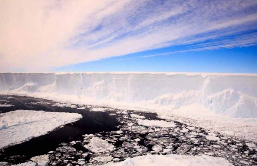 Naukowcy zbadają nieznany ekosystem ukryty pod lodem przez tysiące lat