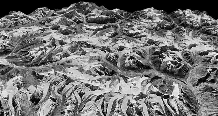 Zdjęcia z satelitów szpiegowskich pokazujące skalę topnienia himalajskich lodowców