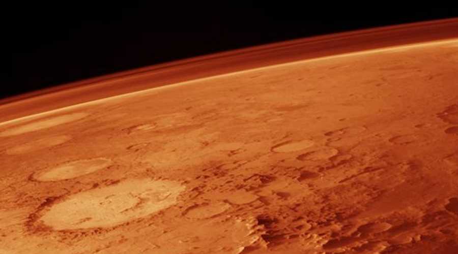 Usiana kraterami powierzchnia Marsa widziana z kosmosu