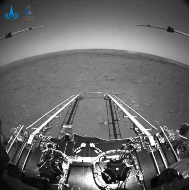 Pierwsze zdjęcia łazika Zhurong z Marsa