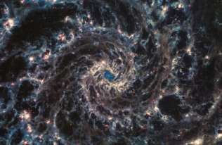 Teleskop Webba rejestruje nowe szczegóły galaktyki Messier 74