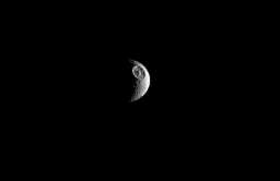 Mimas - jeden z księżyców Saturna