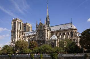 Rzeźby, posągi i ołowiany sarkofag odkryte pod zniszczoną przez ogień katedrą Notre Dame