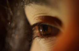Wpatrywanie się w głęboką czerwień może poprawić pogarszający się wzrok