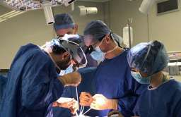 Lekarze podczas operacji