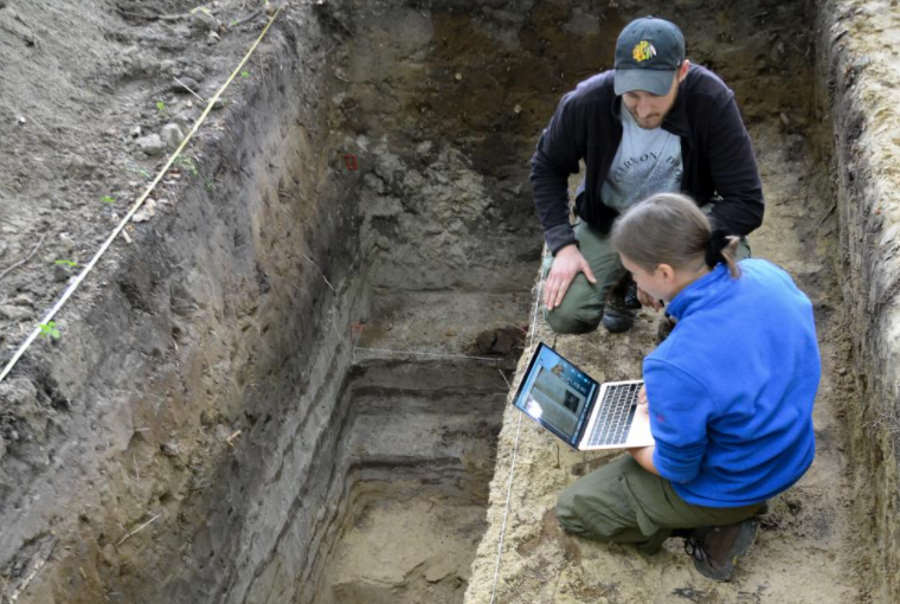 Elbląscy leśnicy odkryli pozostałości neolitycznej osady