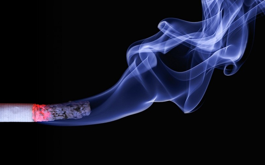 Badania wskazują, że palenie papierosów powoduje kurczenie się mózgu