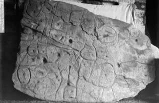 Starożytna mapa wyryta w kamieniu może poprowadzić archeologów do cennych znalezisk