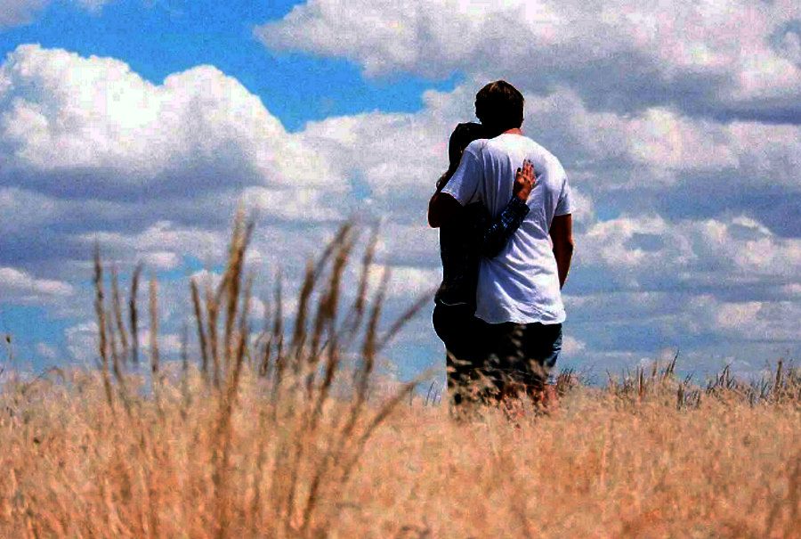 Przytulanie partnera może obniżać stres u kobiet