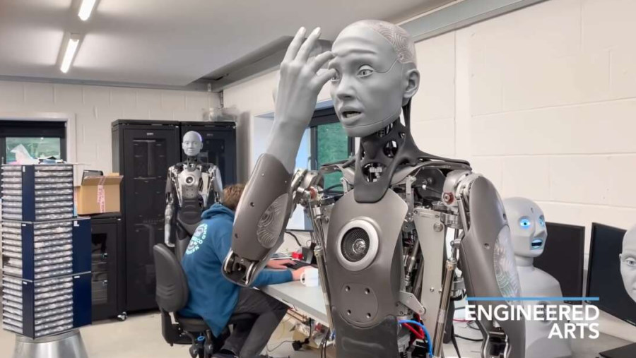 Robot Ameca w niezwykle przekonujący sposób potrafi naśladować ludzką mimikę