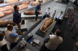 Egipt: archeolodzy znaleźli ponad 100 sarkofagów i około 40 złoconych posągów sprzed 2500 lat