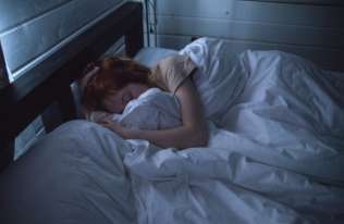 Jaka jest optymalna długość snu? Naukowcy ustalili, ile powinny spać osoby w średnim wieku i starsze