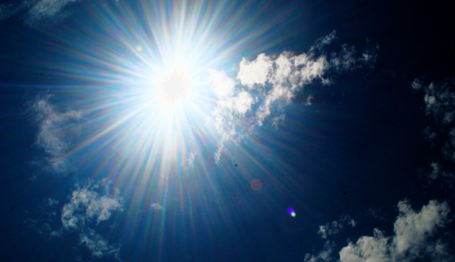 Światło słoneczne niszczy koronawirusa szybciej niż sądzono. Rozbieżności w badaniach