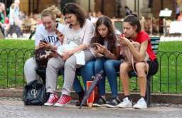 Szyja smartfonowa – nowe zjawisko w dziecięcej Poradni Leczenia Bólu