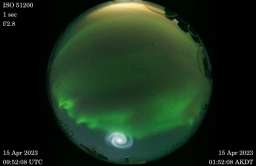 Na niebie nad Alaską pojawiła się dziwna spirala. Spektakularny efekt wytworzyła rakieta SpaceX