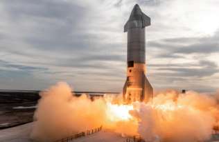Pierwsze udane lądowanie prototypu rakiety Starship. Nie obyło się jednak bez eksplozji