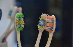 Zmiennokształtne mikroroboty wyręczą nas w myciu i nitkowaniu zębów