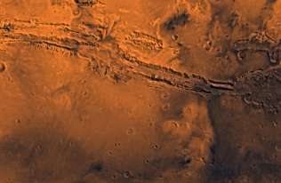 Sonda wykryła ogromne pokłady wody ukryte pod marsjańskim kanionem Valles Marineris