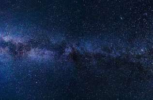We Wszechświecie nie ma ciemnej materii ani ciemnej energii?