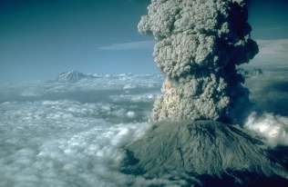 Erupcja sprzed 75 tys. lat pomogła ludziom rozprzestrzenić się po świecie