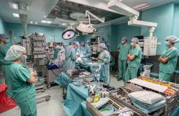 Najnowocześniejszy na świecie robot ortopedyczny operuje na WUM