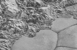 Wydmy zamarzniętego metanu na Plutonie