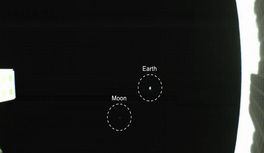 Ziemia i Księżyc na zdjęciach cubesatów lecących z misją InSight
